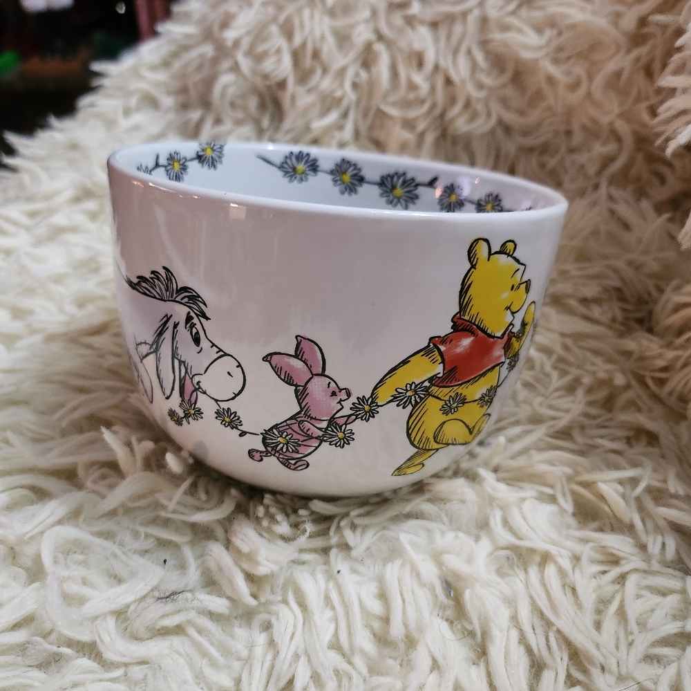 Winne the pooh and friends over sized mup